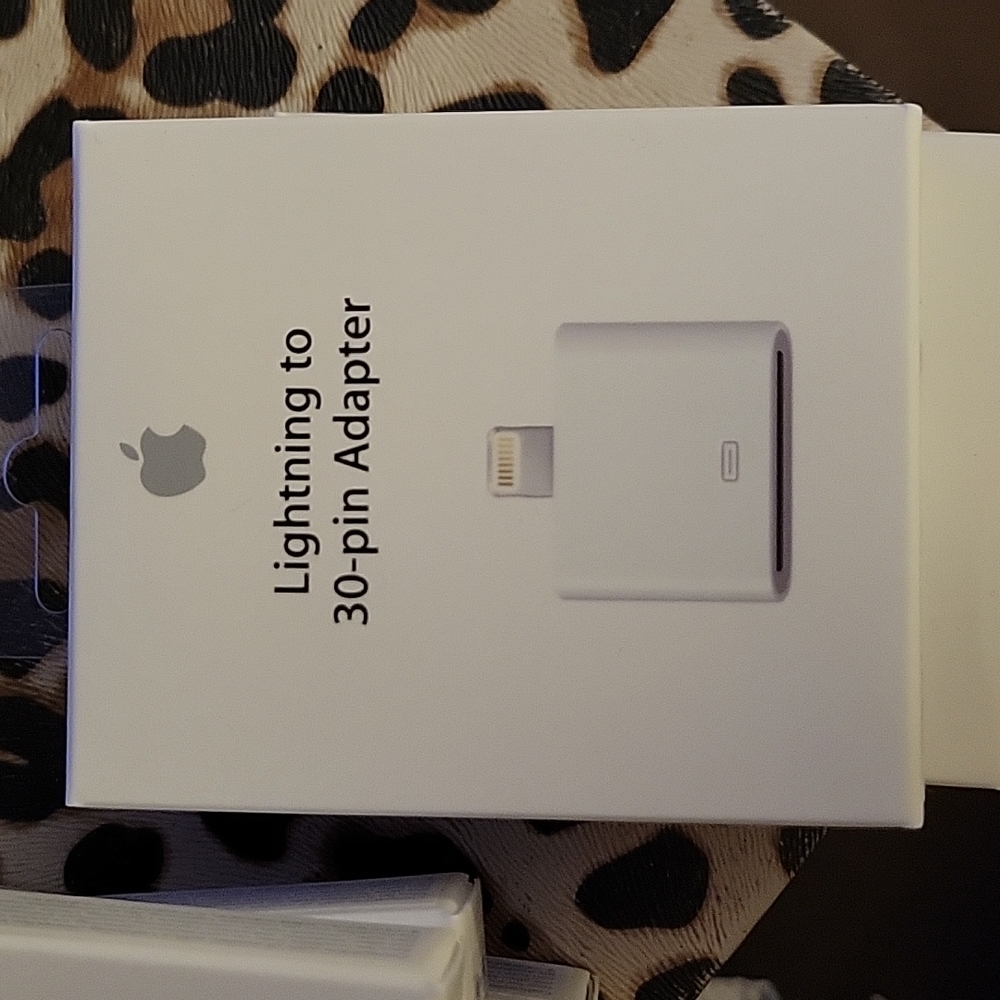 Apple lightning to 30 pin adapter.  Brand new in box.  Price is for all 5
